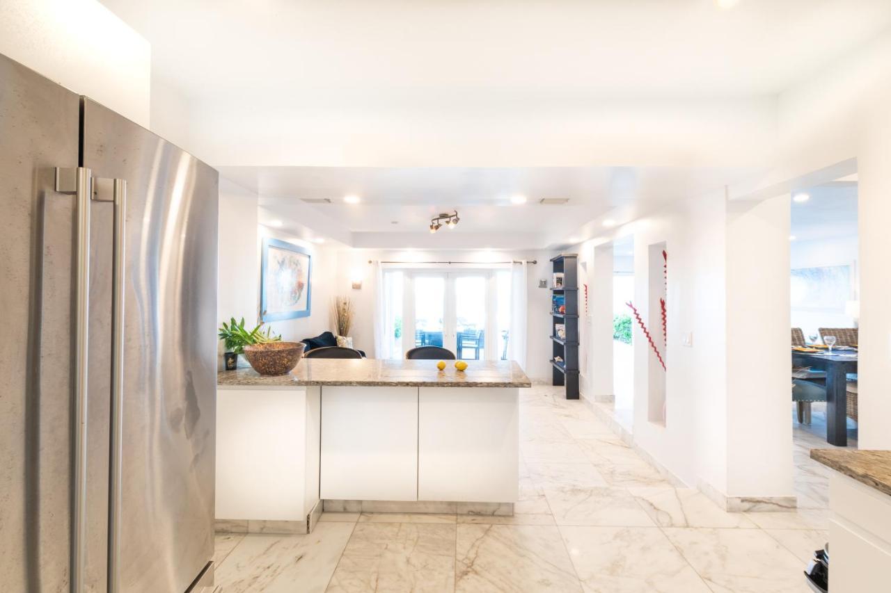 Caprice 9 - Oceanfront Villa - Gated Community With Pool Νασάου Εξωτερικό φωτογραφία