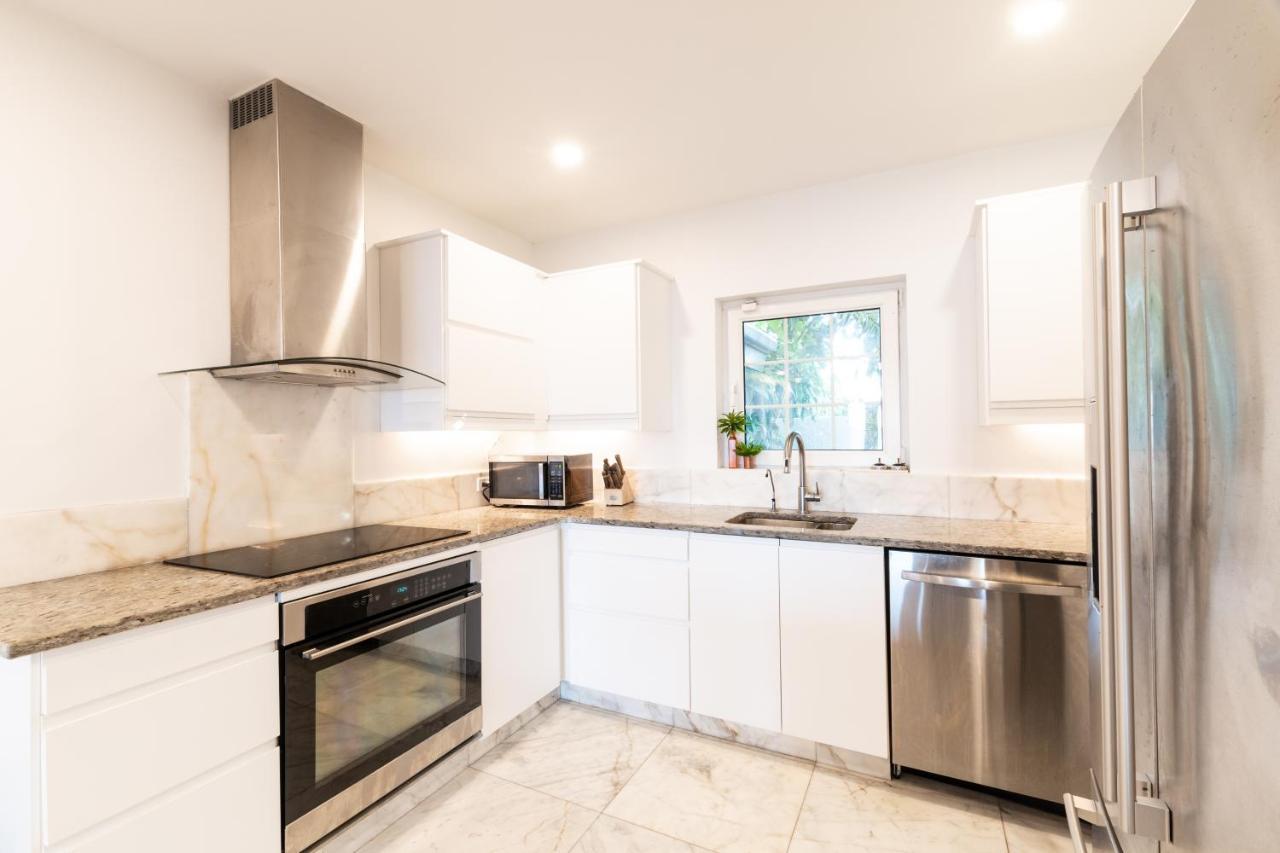 Caprice 9 - Oceanfront Villa - Gated Community With Pool Νασάου Εξωτερικό φωτογραφία