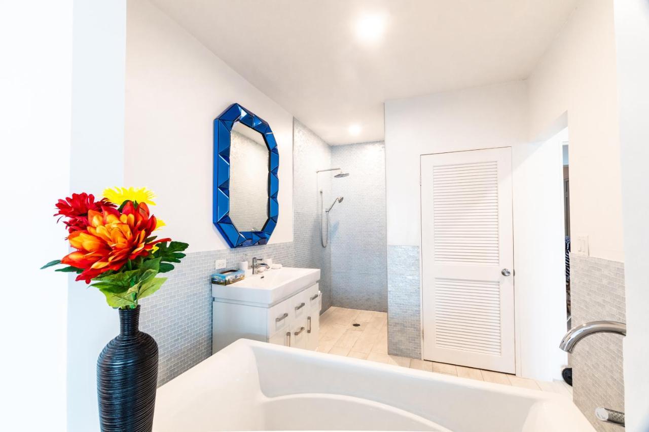 Caprice 9 - Oceanfront Villa - Gated Community With Pool Νασάου Εξωτερικό φωτογραφία