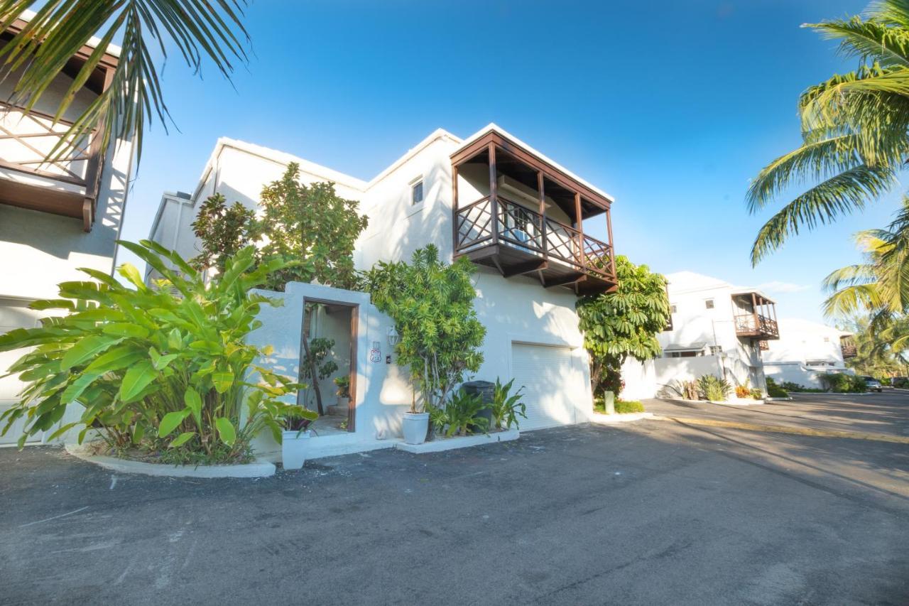 Caprice 9 - Oceanfront Villa - Gated Community With Pool Νασάου Εξωτερικό φωτογραφία