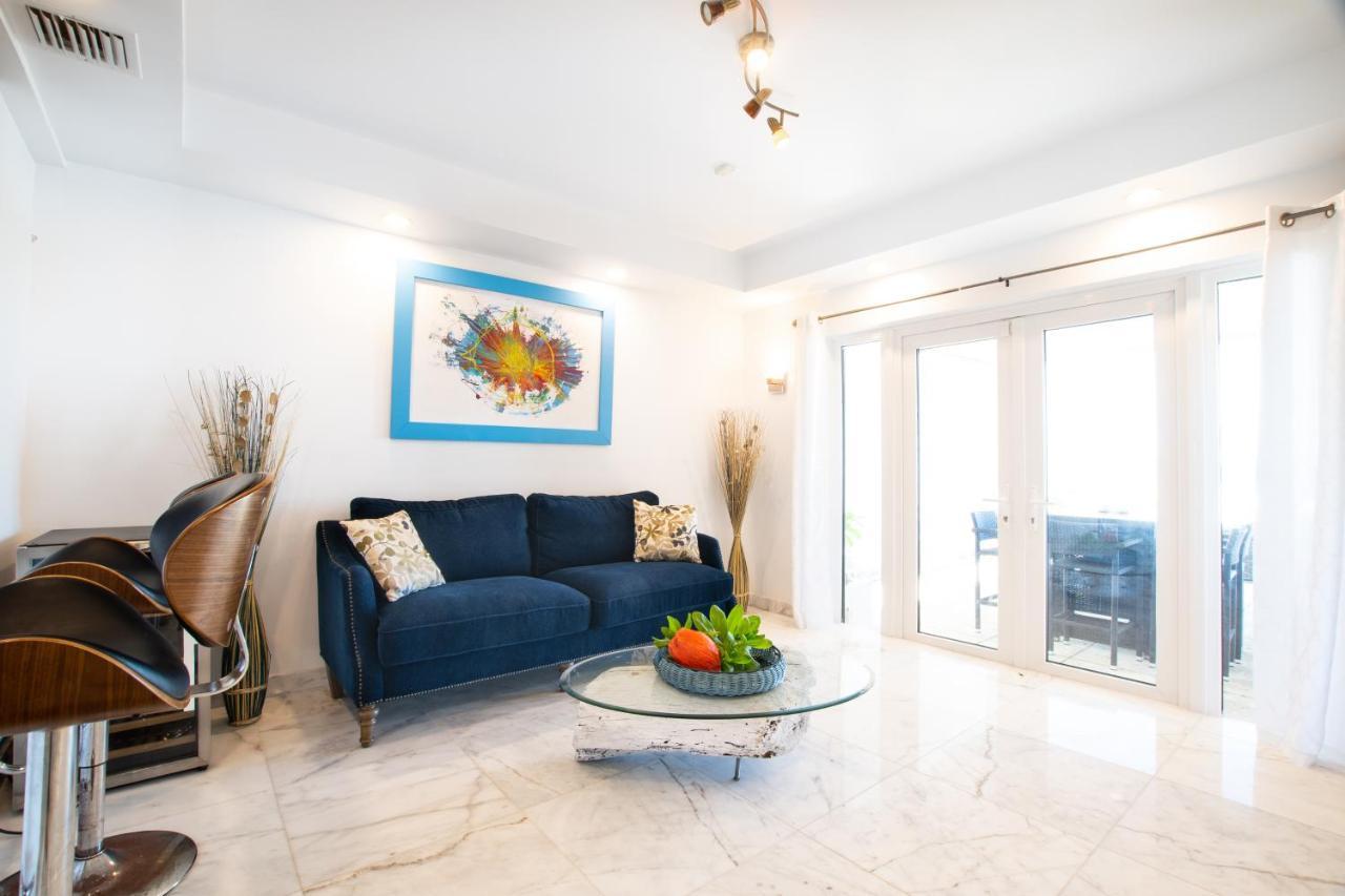 Caprice 9 - Oceanfront Villa - Gated Community With Pool Νασάου Εξωτερικό φωτογραφία